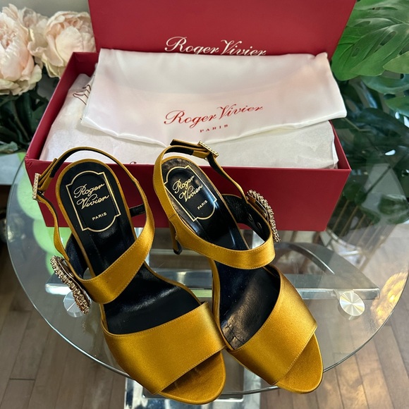 Roger Vivier Mustard Satin Embellished Platform Heels Size 37 - Picture 1 of 3